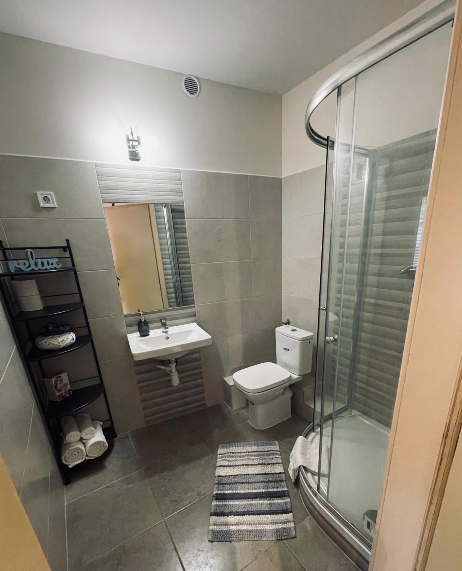 Downtown Apartments Deluxe Győr Buitenkant foto